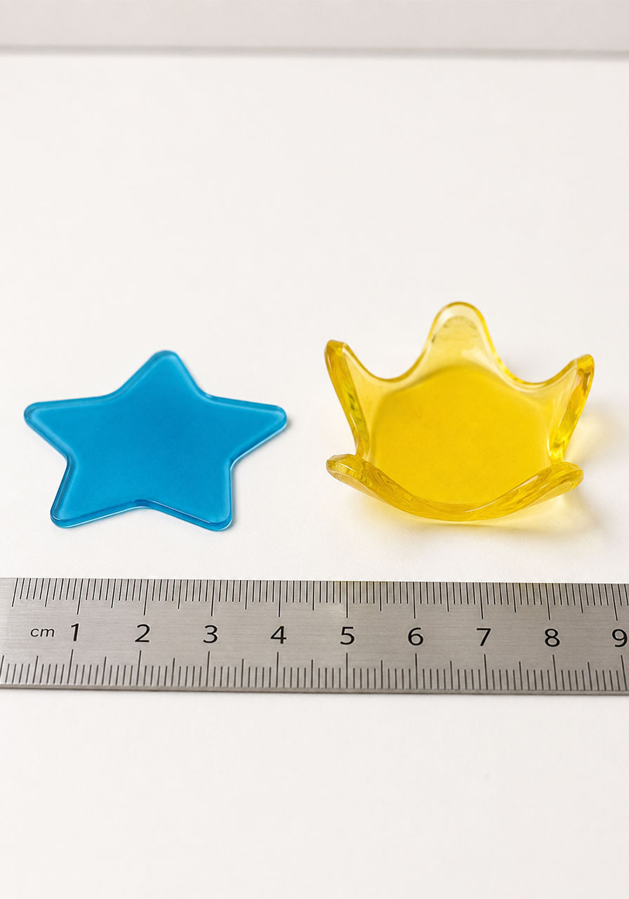 Comparing flat versus curled homemade bioplastic pieces for troubleshooting