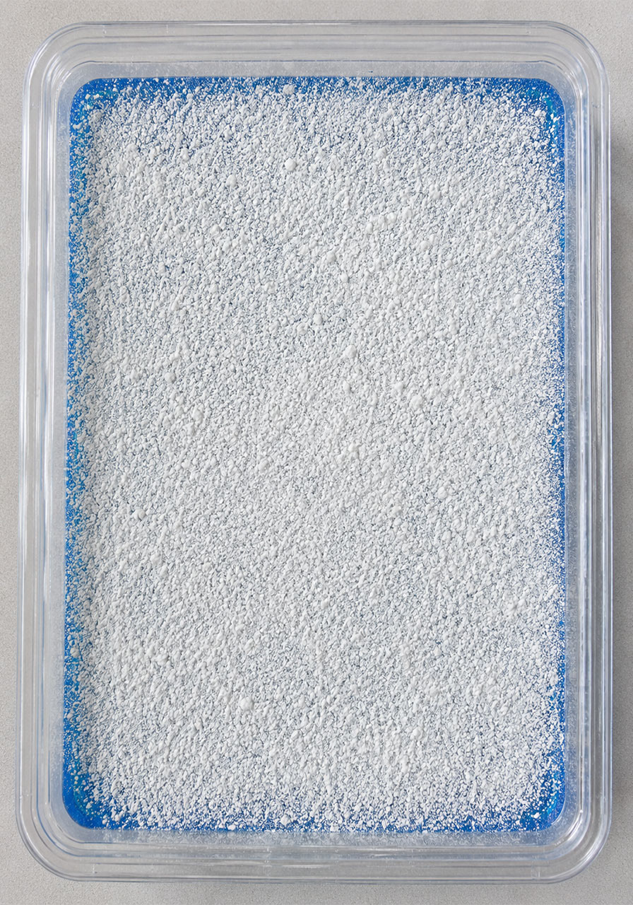 Complete even powder layer covering blue water before cracking effect begins