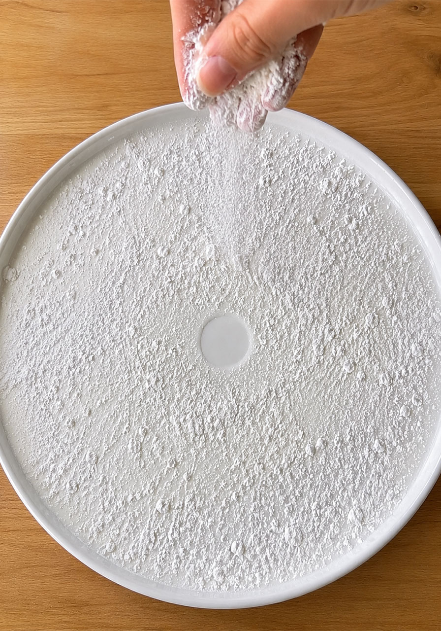 Step 3: sprinkling baby powder over the milk before the color explosion reaction